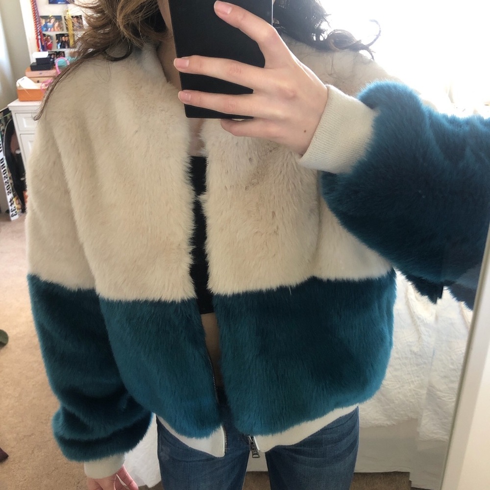 Aritzia furry bomber